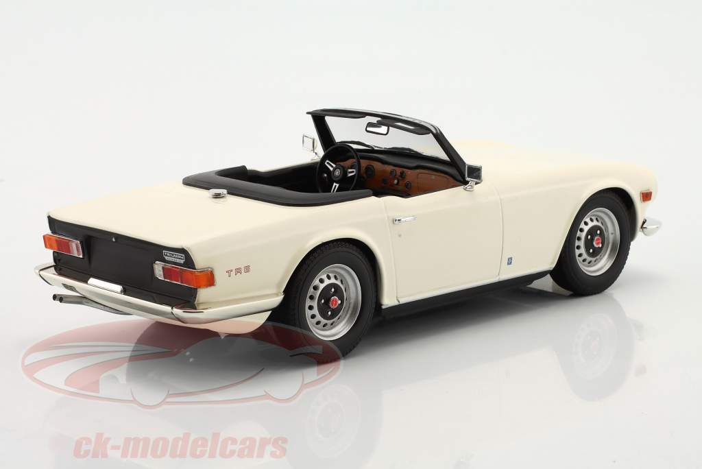 Triumph TR6 Roadster LHD Bouwjaar 1969 Wit 1:18 Minichamps