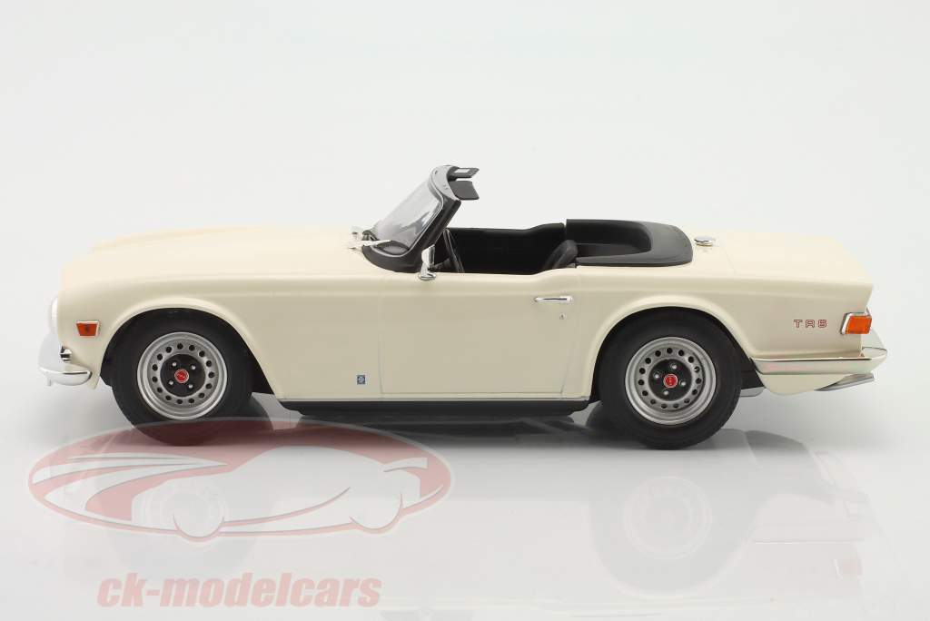 Triumph TR6 Roadster LHD Bouwjaar 1969 Wit 1:18 Minichamps