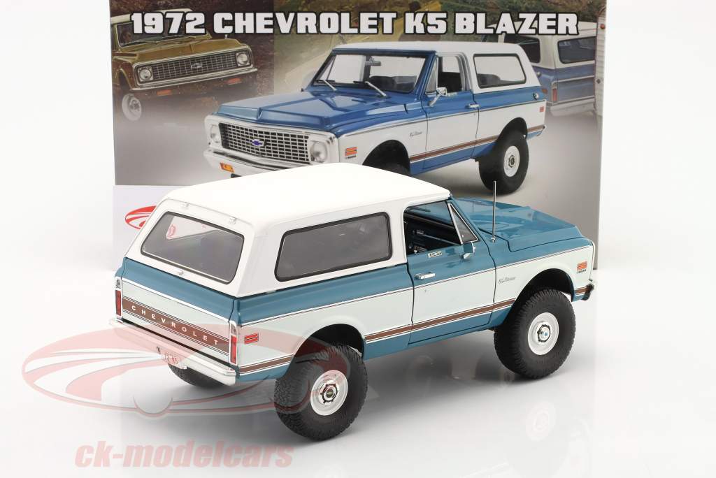 Chevrolet K5 Blazer Offroad Version year 1972 white / blue 1:18 GMP