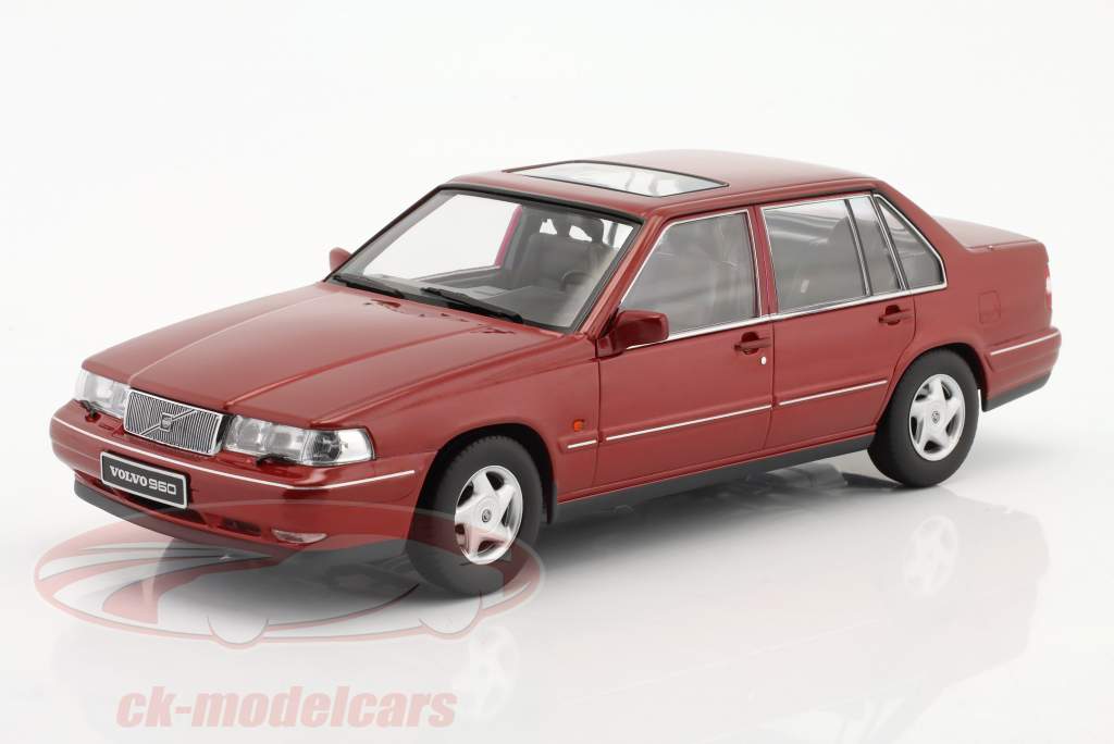 Volvo 960 bouwjaar 1996 rood metallic 1:18 Triple9