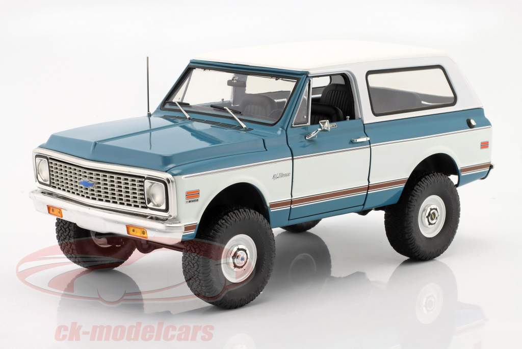 Chevrolet K5 Blazer Offroad Version Baujahr 1972 weiß / blau 1:18 GMP
