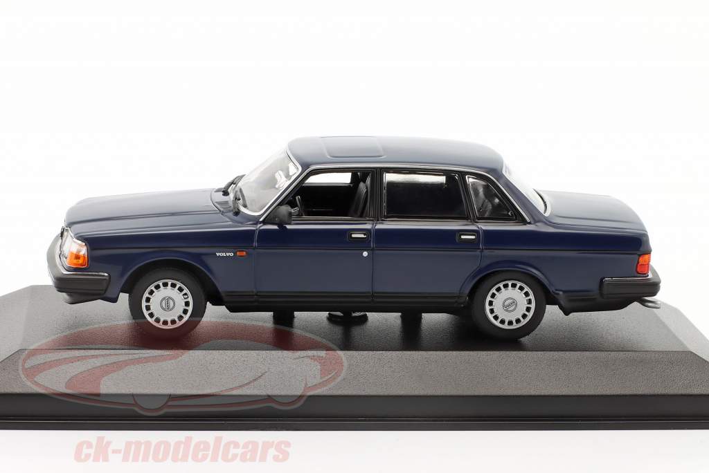 Volvo 240 GL Baujahr 1986 dunkelblau 1:43 Minichamps