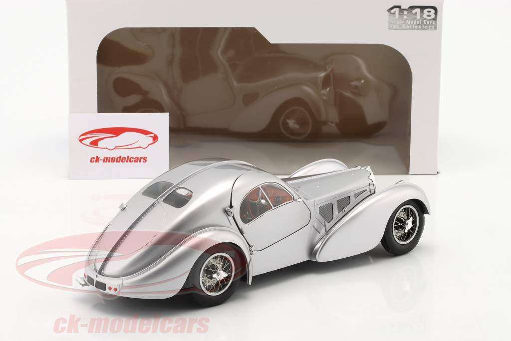 Bugatti Type 57 SC Atlantic Baujahr 1937 silber metallic 1:18 Solido