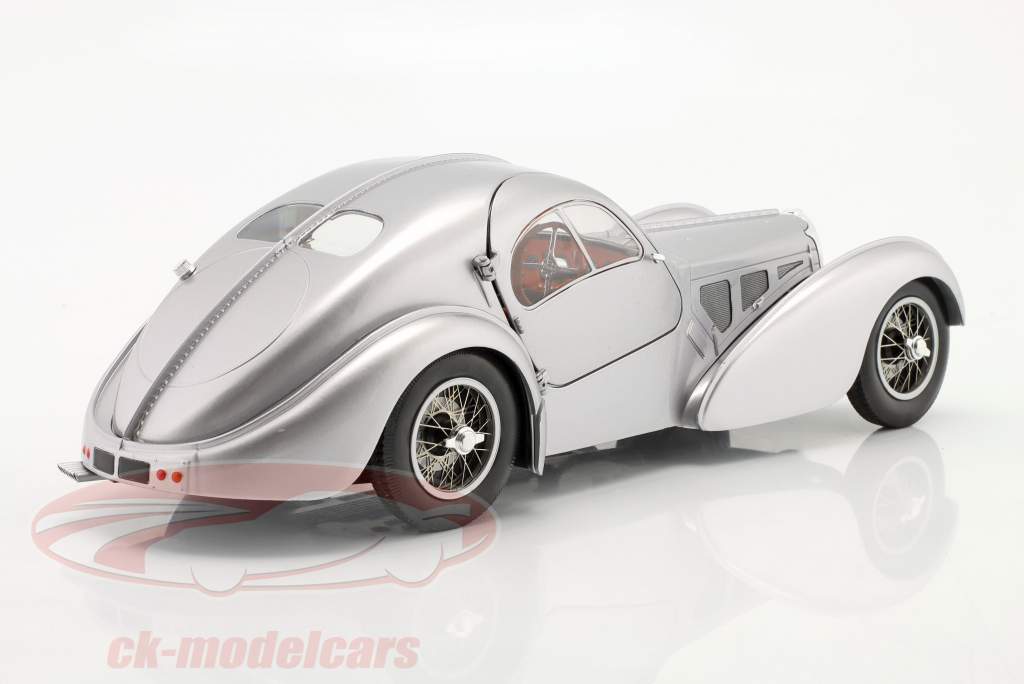 Bugatti Type 57 SC Atlantic Byggeår 1937 sølv metallisk 1:18 Solido