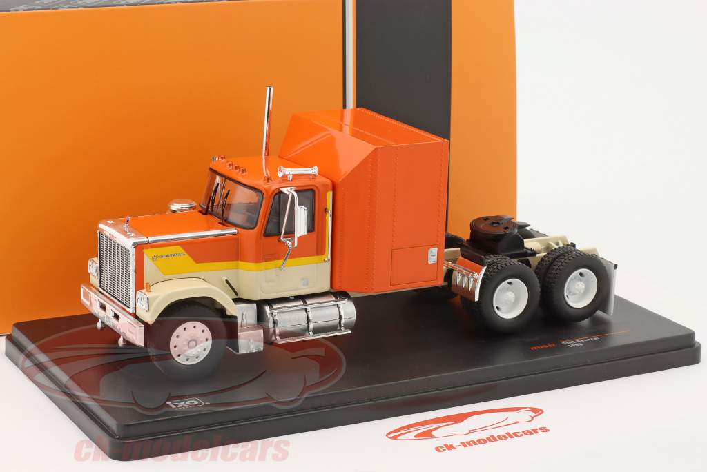GMC General Sattelzugmaschine Baujahr 1980 orange / beige / gelb 1:43 Ixo