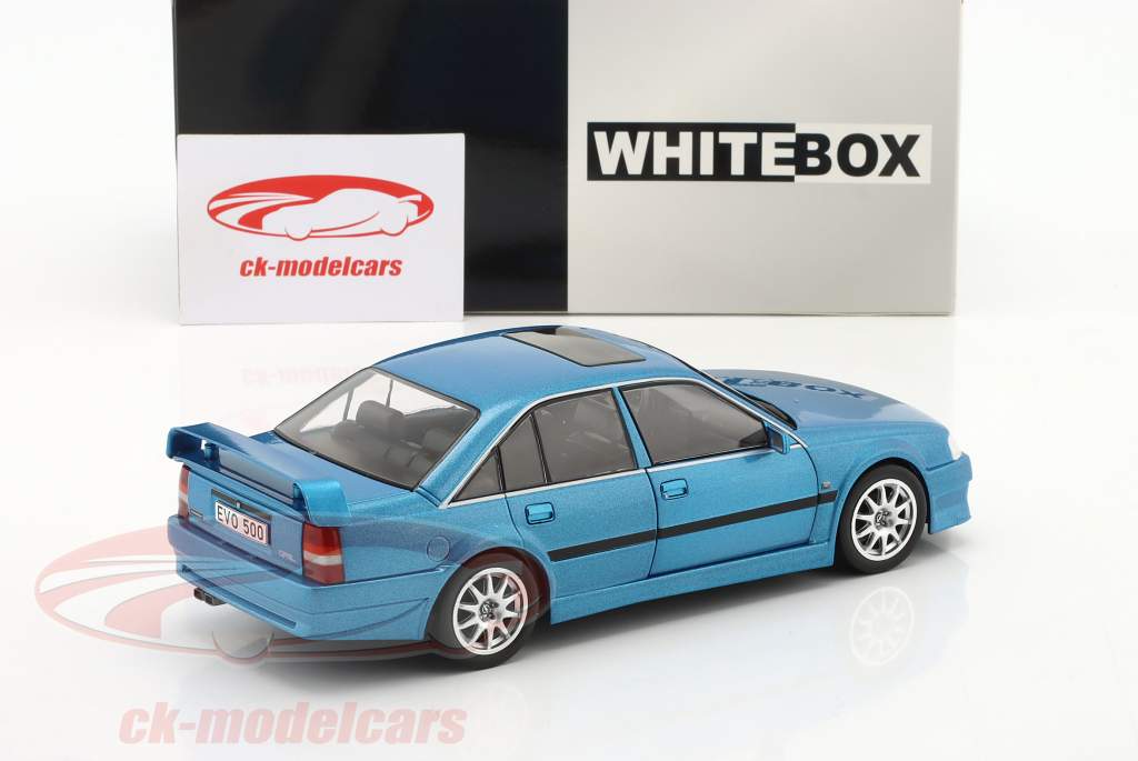 Opel Omega Evolution 500 bleu métallique 1:24 WhiteBox