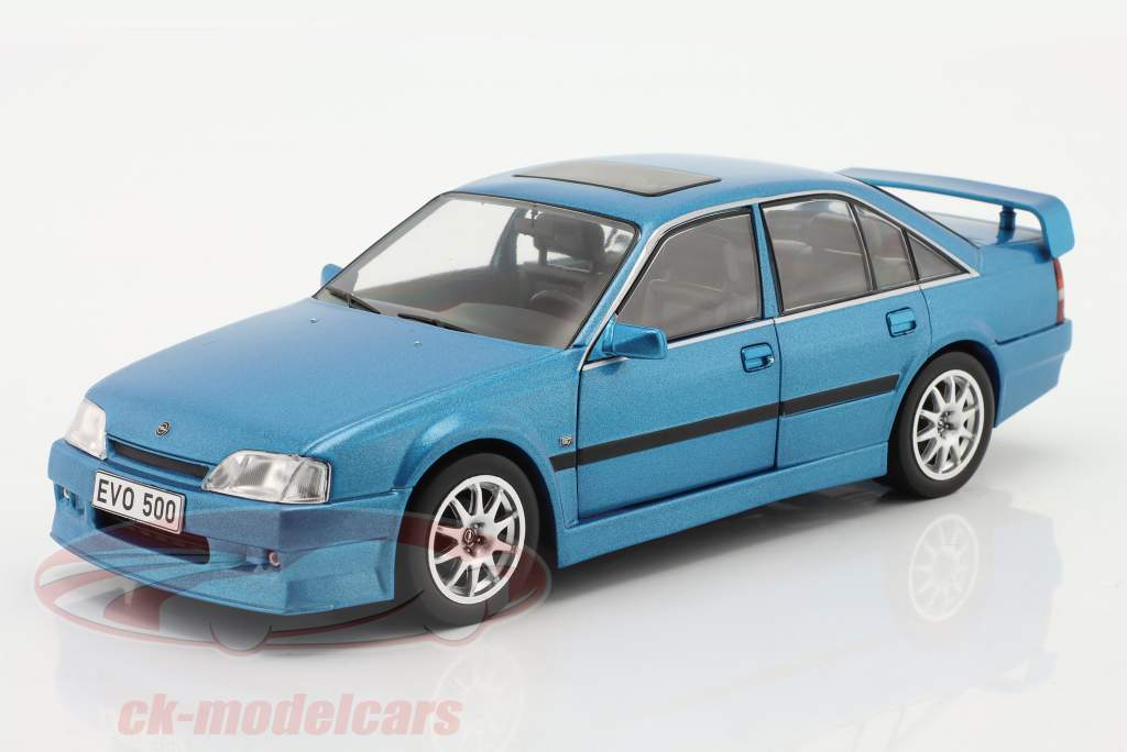 Opel Omega Evolution 500 синий металлический 1:24 WhiteBox
