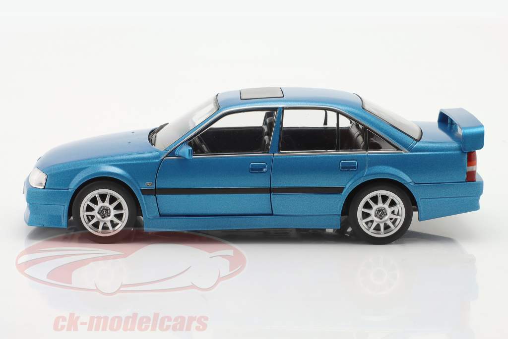 Opel Omega Evolution 500 синий металлический 1:24 WhiteBox