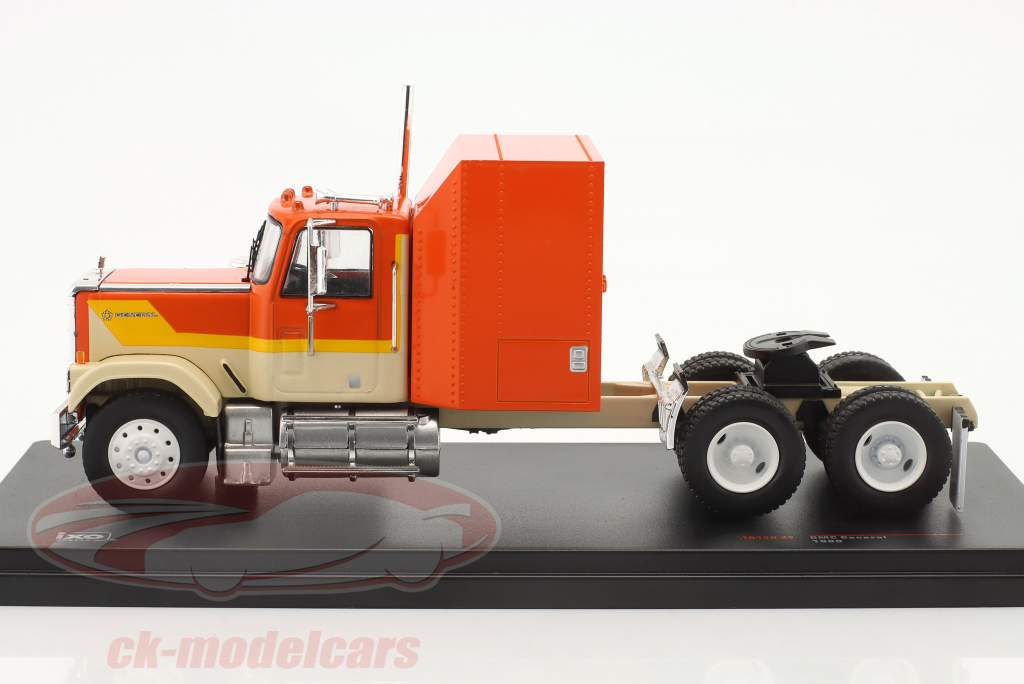 GMC General Sattelzugmaschine Baujahr 1980 orange / beige / gelb 1:43 Ixo