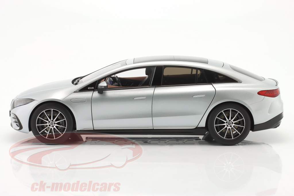Mercedes-Benz EQS Anno di costruzione 2021 argento high-tech 1:18 NZG