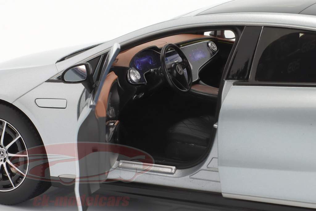 Mercedes-Benz EQS Anno di costruzione 2021 argento high-tech 1:18 NZG