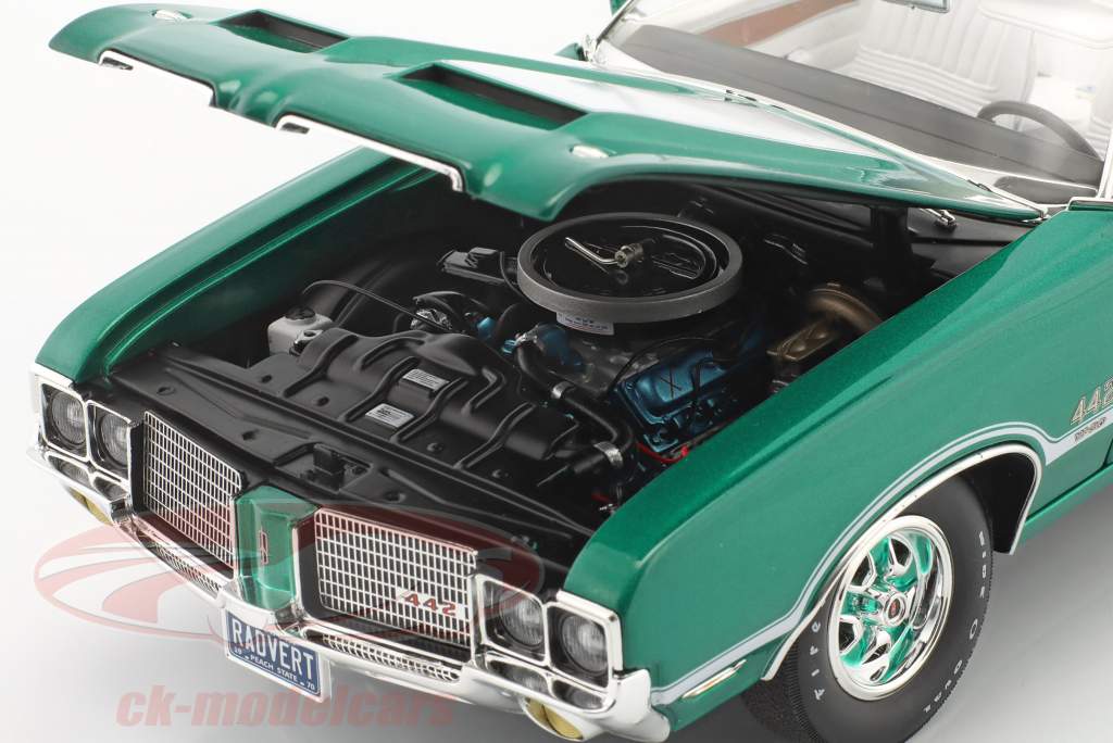 Oldsmobile 442 W-30 cabriolet Byggeår 1972 strålende grøn 1:18 GMP