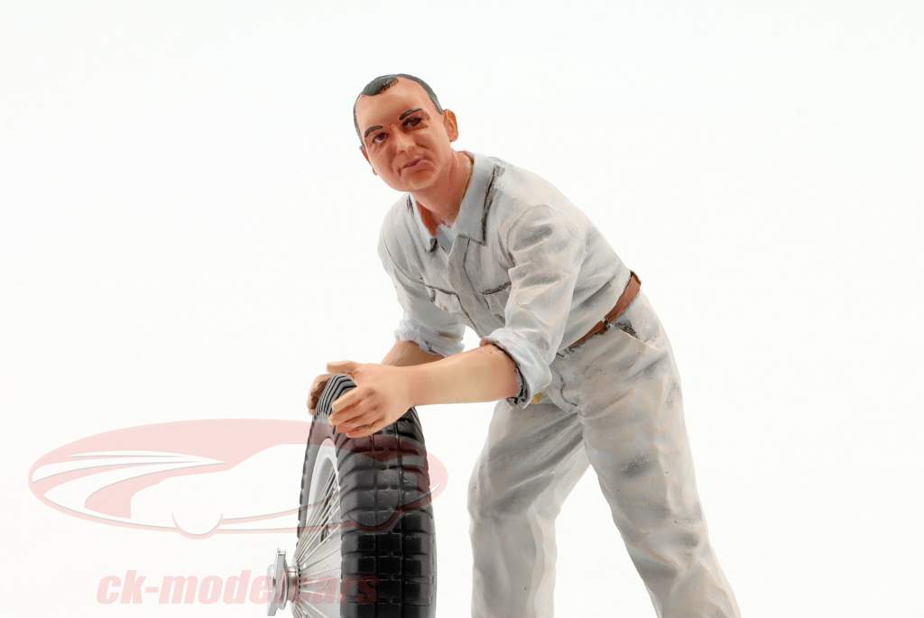 Mechanic Georges in white overall 1930s years figure 1:18 LeMansMiniatures