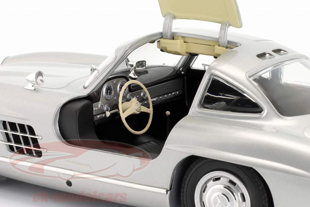 Mercedes-Benz 300 SL (W198) Année de construction 1955 argent 1:18 Minichamps