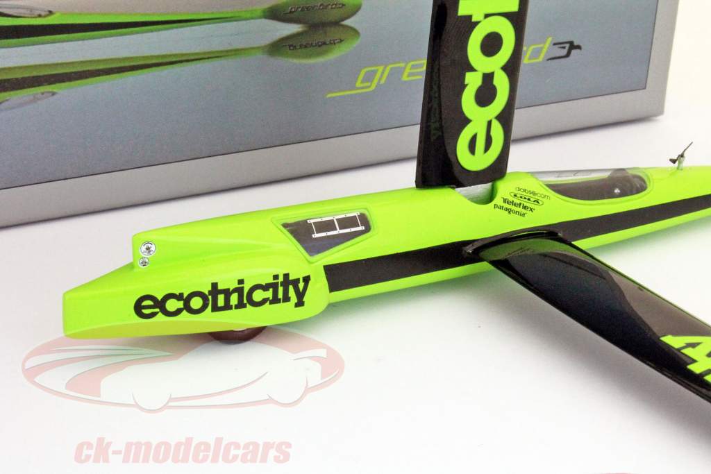 绿鸟记录汽车的绿色 - 黑色星火1时43分