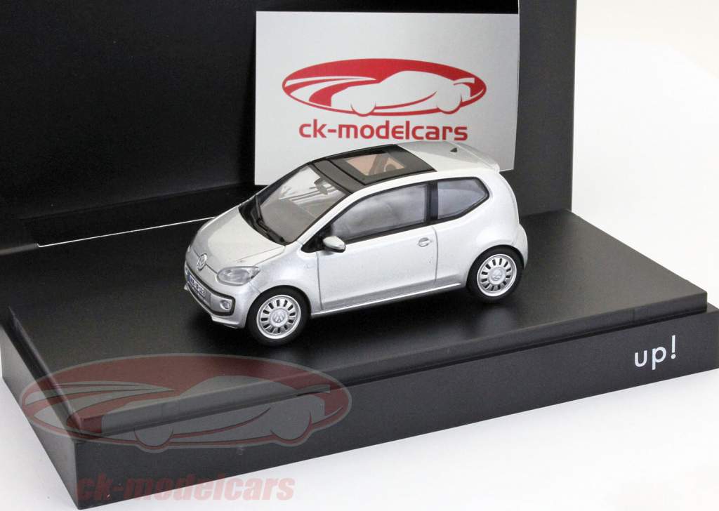 フォルクスワーゲンVWアップ！銀/モデルSchuco 1時43分