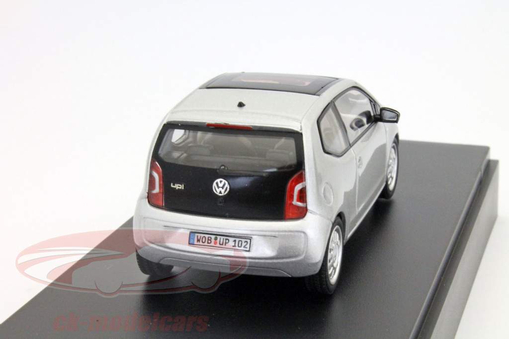 フォルクスワーゲンVWアップ！銀/モデルSchuco 1時43分