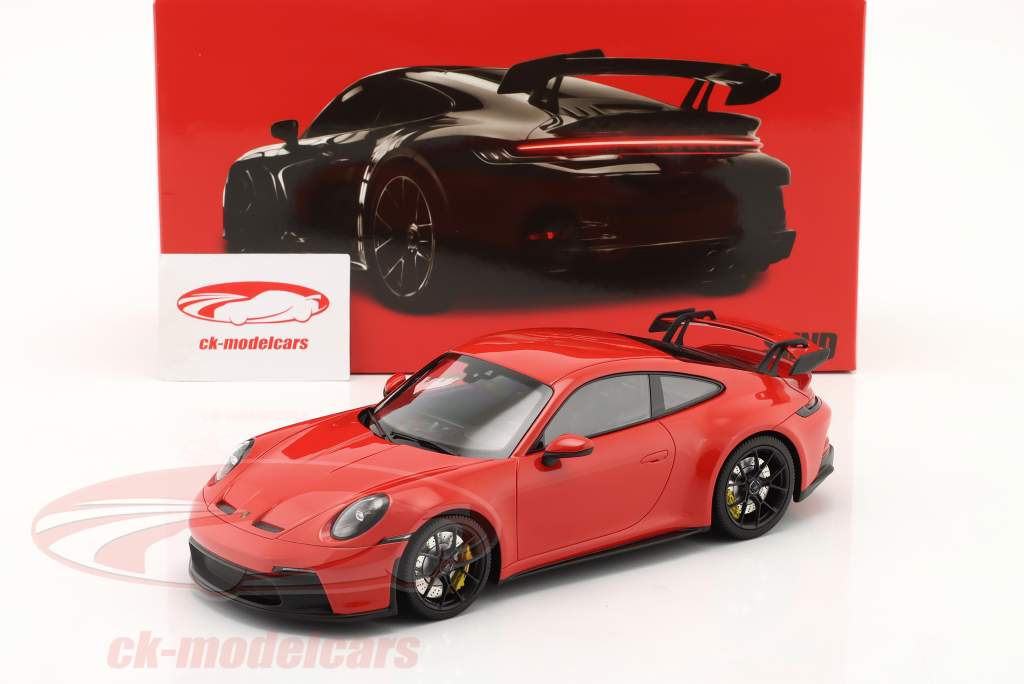 Porsche 911 (992) GT3 2021 警備員 赤 / 黒 リム 1:18 Minichamps