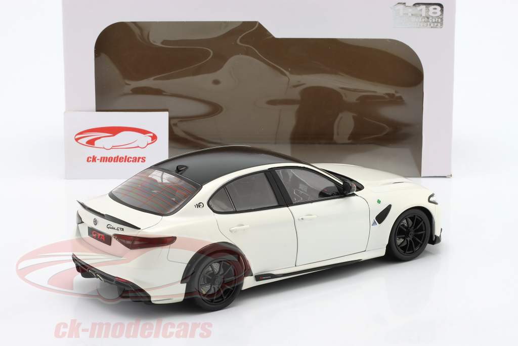 Alfa Romeo Giulia GTA Byggeår 2022 trofeo hvid 1:18 Solido