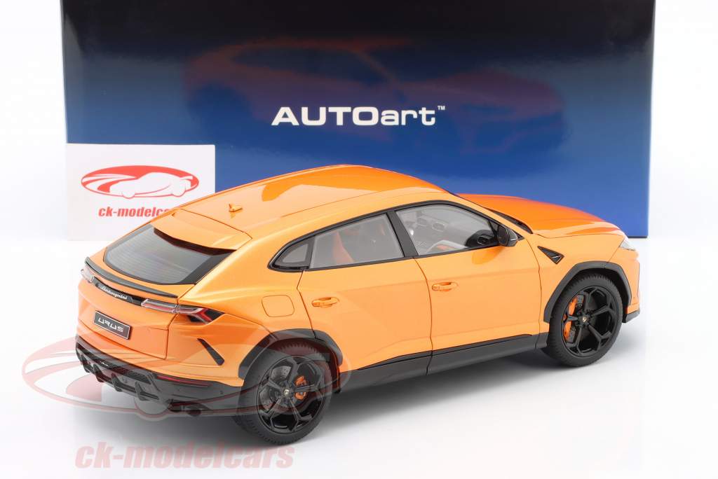 Lamborghini Urus Год постройки 2018 северное сияние апельсин 1:18 AutoArt