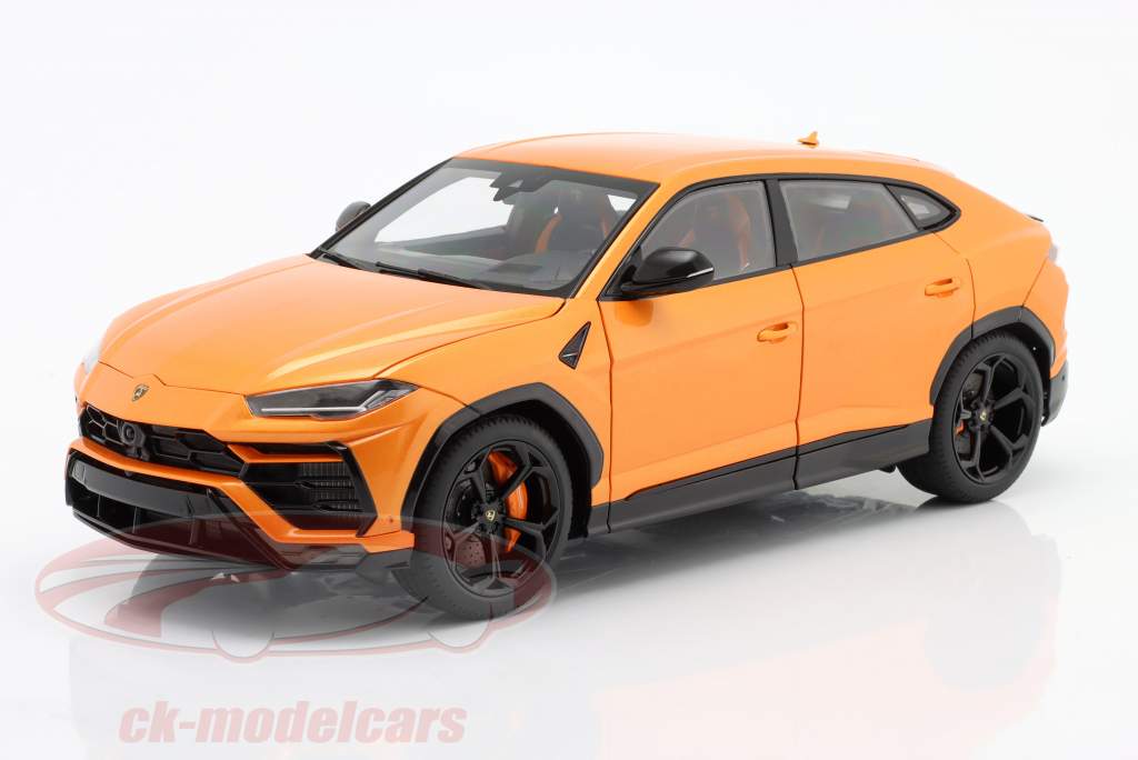 Lamborghini Urus Год постройки 2018 северное сияние апельсин 1:18 AutoArt