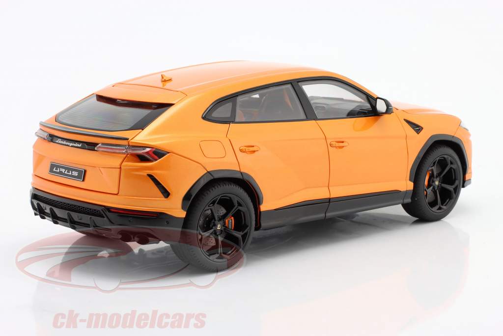 Lamborghini Urus Год постройки 2018 северное сияние апельсин 1:18 AutoArt