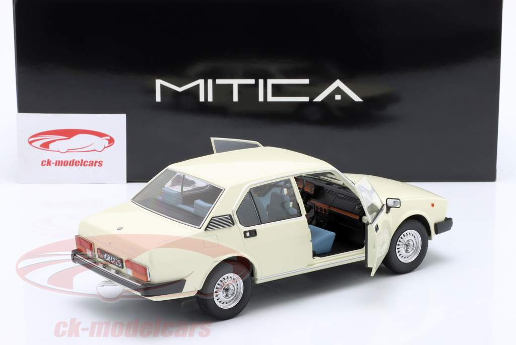 Alfa Romeo Alfetta Berlina 2000L Année de construction 1978 Ivoire 1:18 Mitica