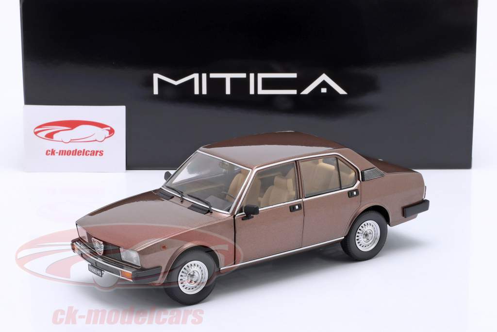 Alfa Romeo Alfetta Berlina 2000 TD Byggeår 1979 Brun metallisk 1:18 Mitica