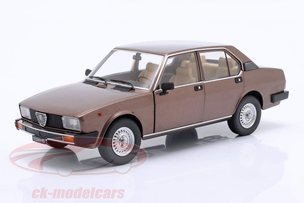 Alfa Romeo Alfetta Berlina 2000 TD Byggeår 1979 Brun metallisk 1:18 Mitica