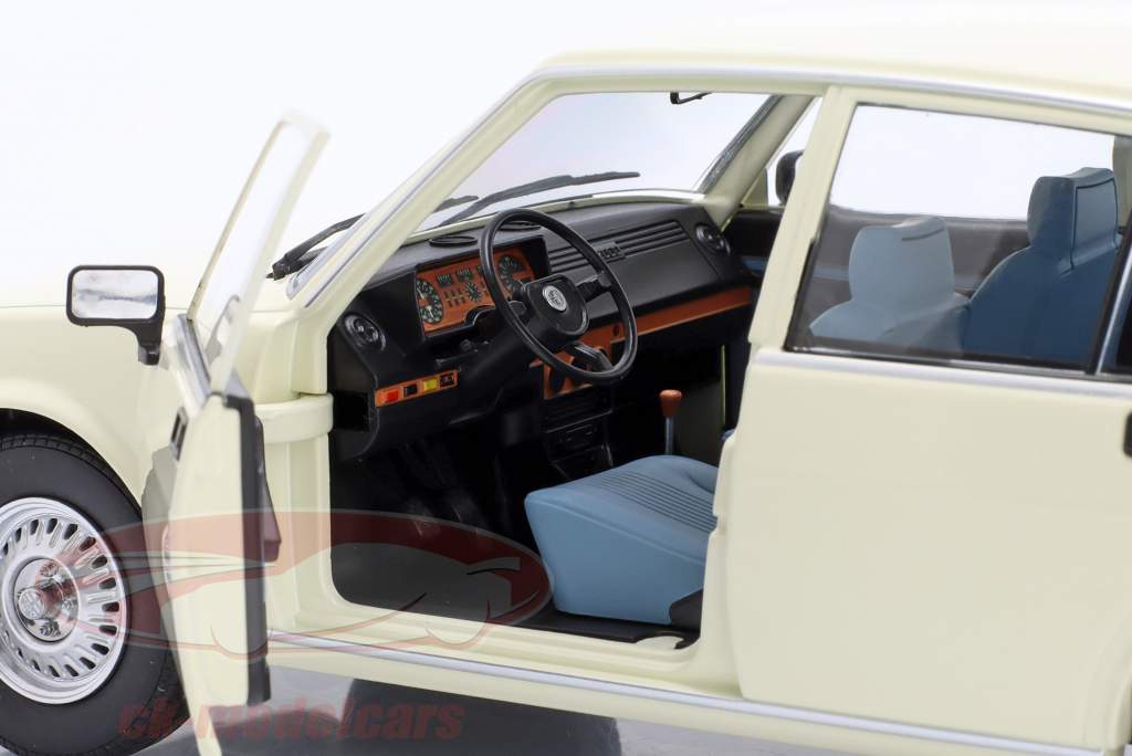 Alfa Romeo Alfetta Berlina 2000L Bouwjaar 1978 ivoor 1:18 Mitica