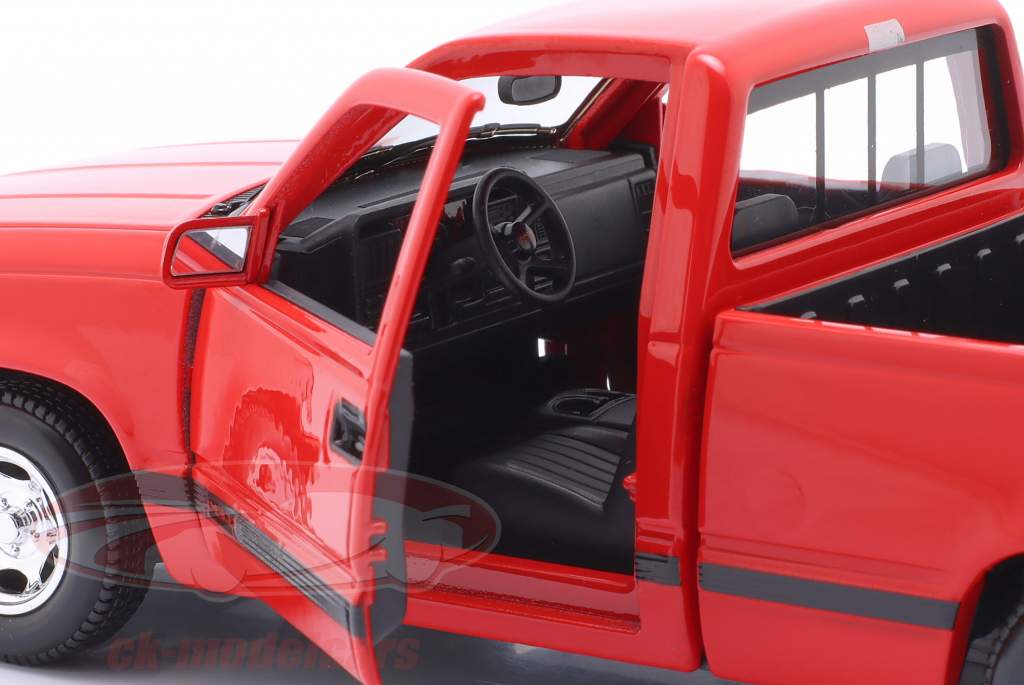 Chevrolet 454 SS Pick-Up year 1993 red 1:24 Maisto