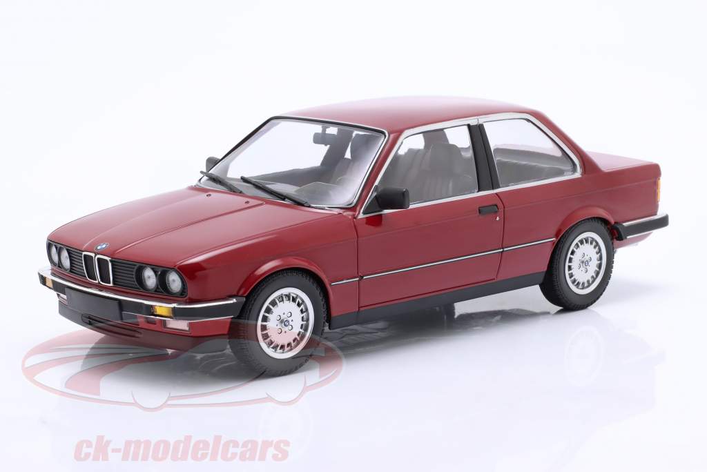 BMW 323i (E30) リムジン 建設年 1982 カーマイン 1:18 Minichamps