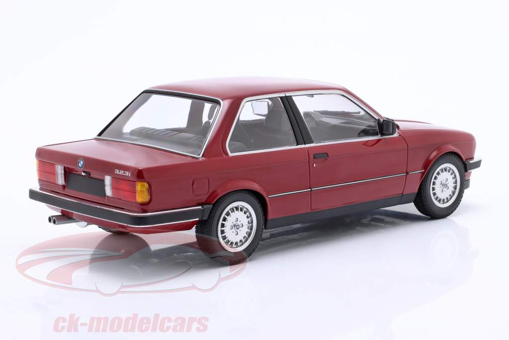 BMW 323i (E30) limusine ano de construção 1982 carmim 1:18 Minichamps