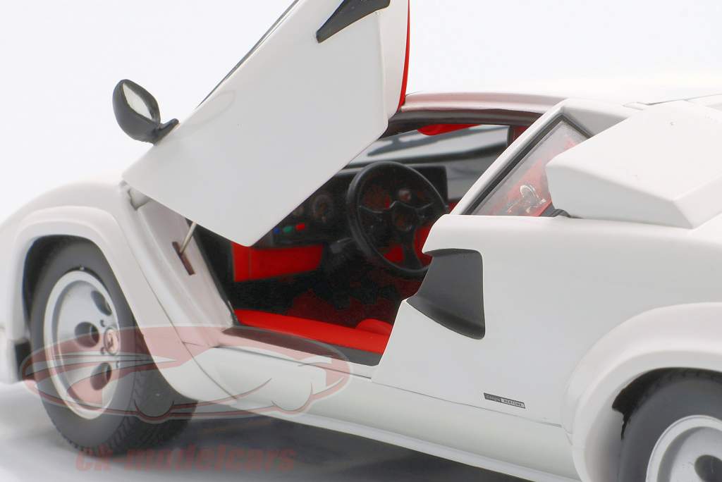 Lamborghini Countach LP500S Année de construction 1982 blanc 1:18 Kyosho