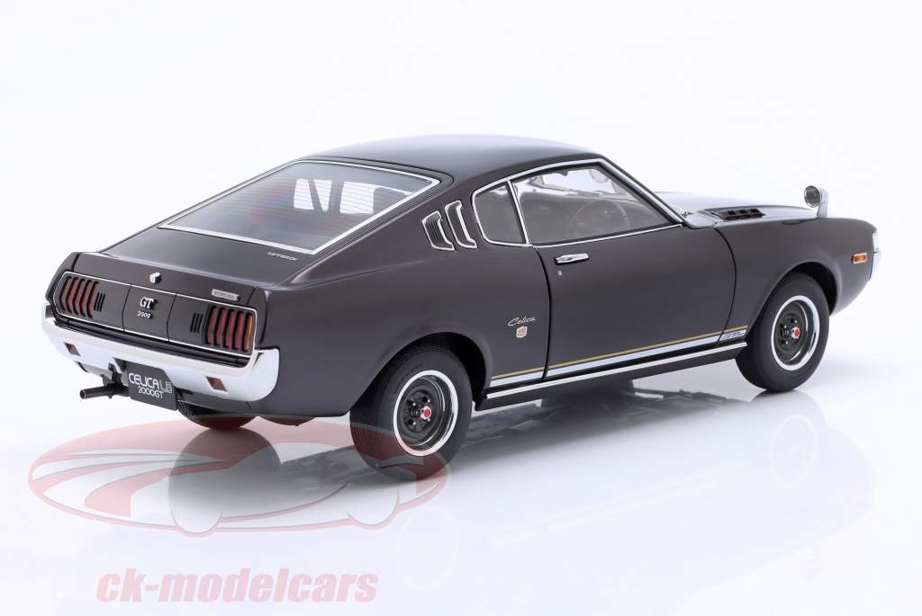 Toyota Celica Liftback 2000GT (RA25) 1973 dunkellila metallic 1:18 AUTOart