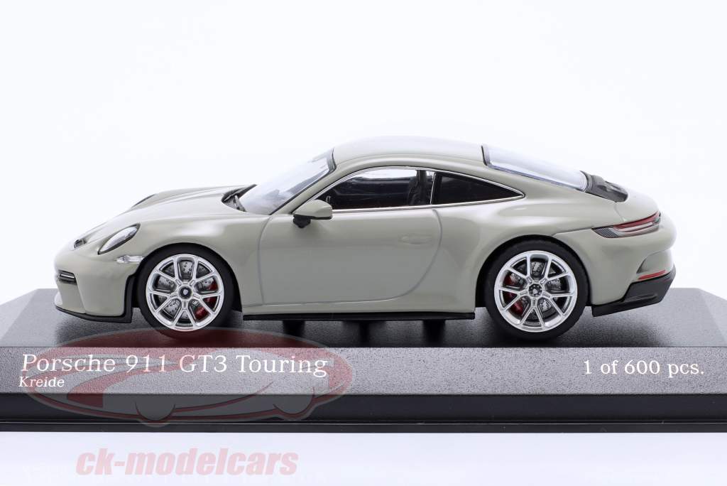 Porsche 911 (992) GT3 touring 2021 kridt / sølv fælge 1:43 Minichamps