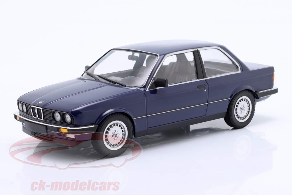 BMW 323i (E30) limousine year 1982 dark blue 1:18 Minichamps