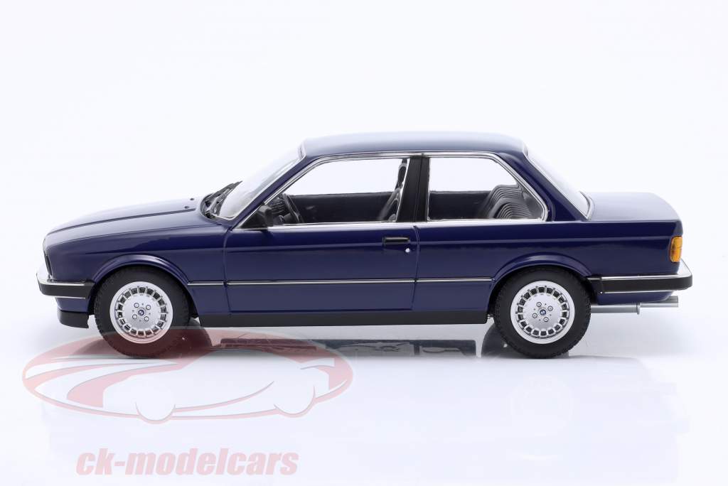 BMW 323i (E30) limousine year 1982 dark blue 1:18 Minichamps
