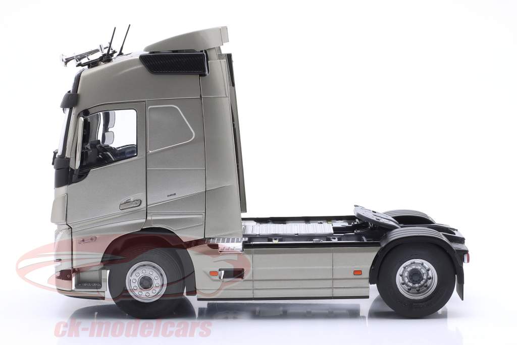 Volvo FH Globetrotter XL Sattelzugmaschine 2021 bronze metallic 1:24 Solido