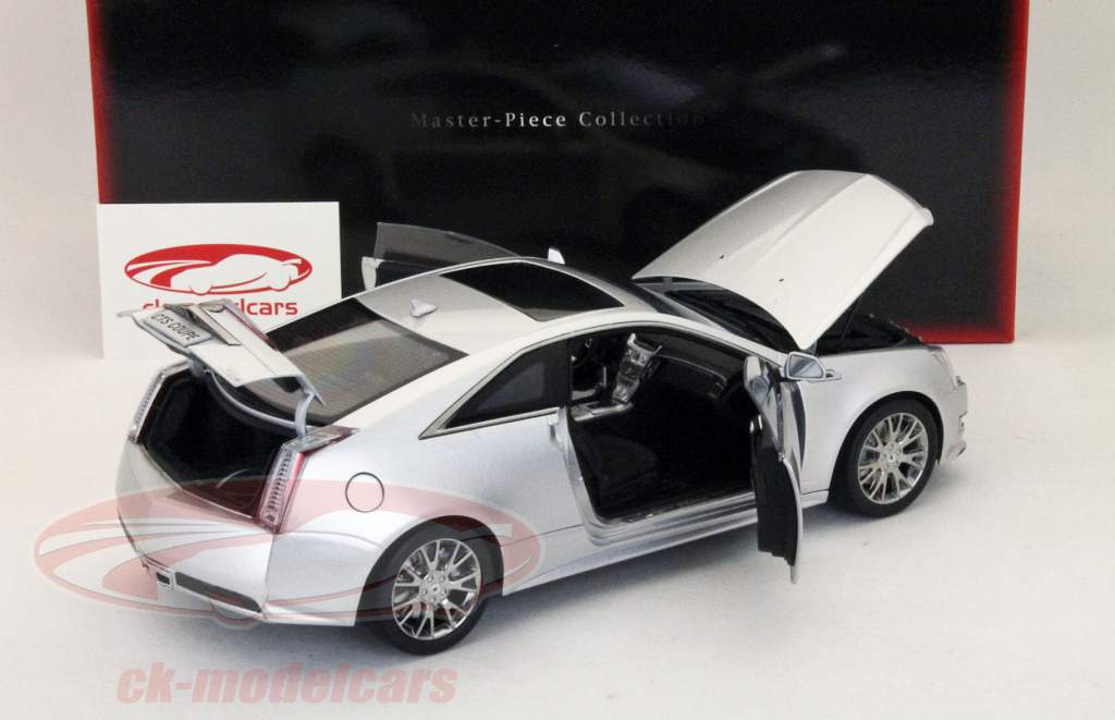 Cadillac CTS Coupe Anno 2010 argento / silver 1:18 Kyosho