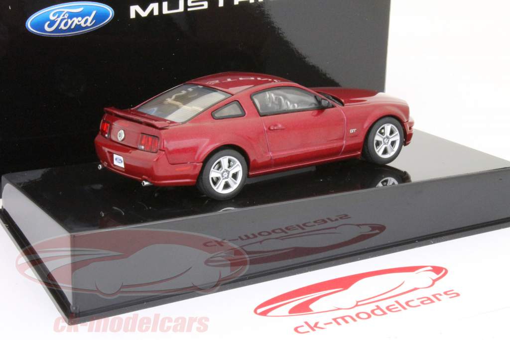 Ford Mustang GT 2005 год ярко-красный / ярко-красный 1:43 AutoArt