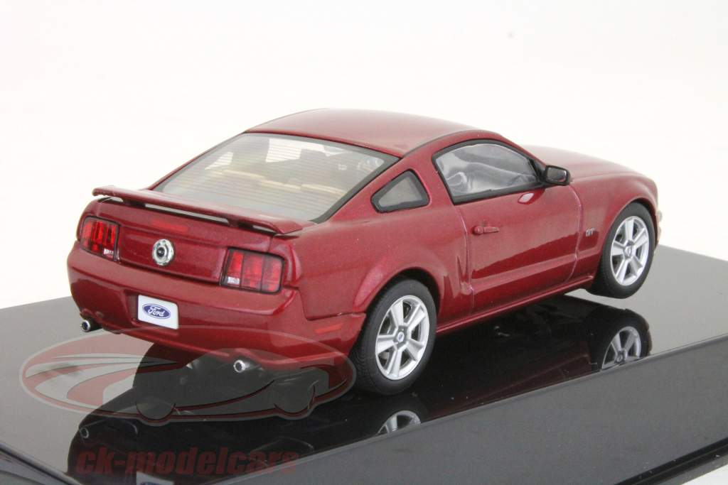 Ford Mustang GT 2005 год ярко-красный / ярко-красный 1:43 AutoArt