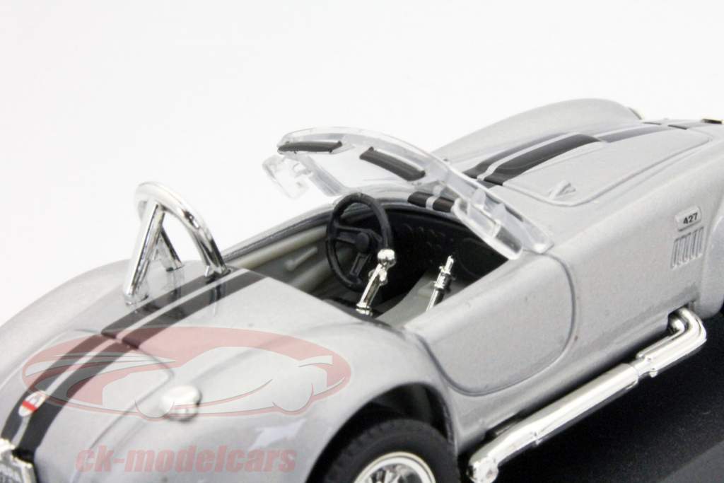 谢尔比眼镜蛇427 S / C年份1964银色与黑色的条纹1:43 Yatming