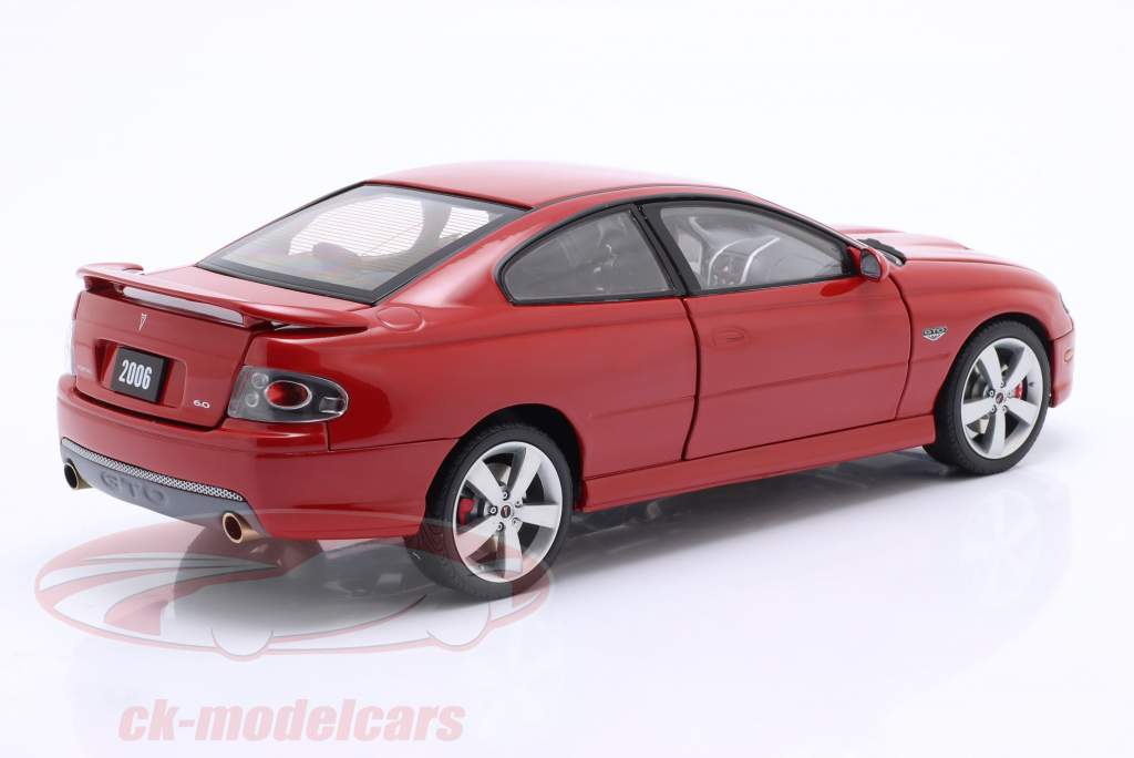 Pontiac GTO year 2006 red 1:18 GMP
