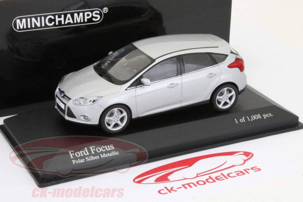 Ford Focus Ano 2011 prata / prata 1:43 Minichamps
