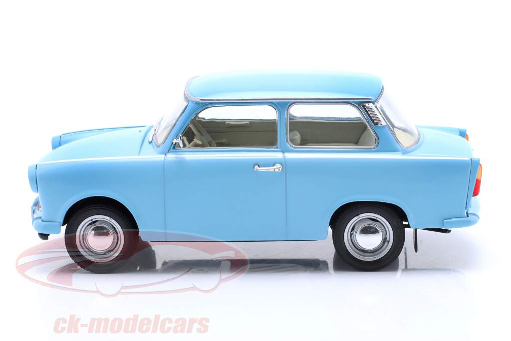 Trabant 601 Année de construction 1965 Bleu clair 1:24 WhiteBox