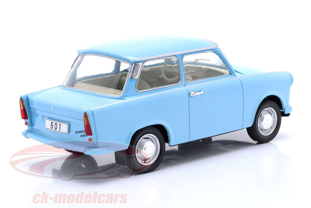 Trabant 601 Année de construction 1965 Bleu clair 1:24 WhiteBox