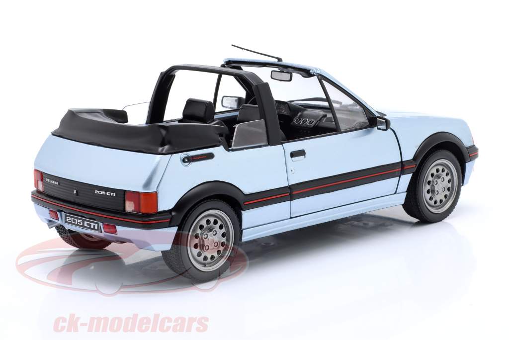 Peugeot 205 CTI cabriolet Byggeår 1989 Lyseblå metallisk 1:18 Solido