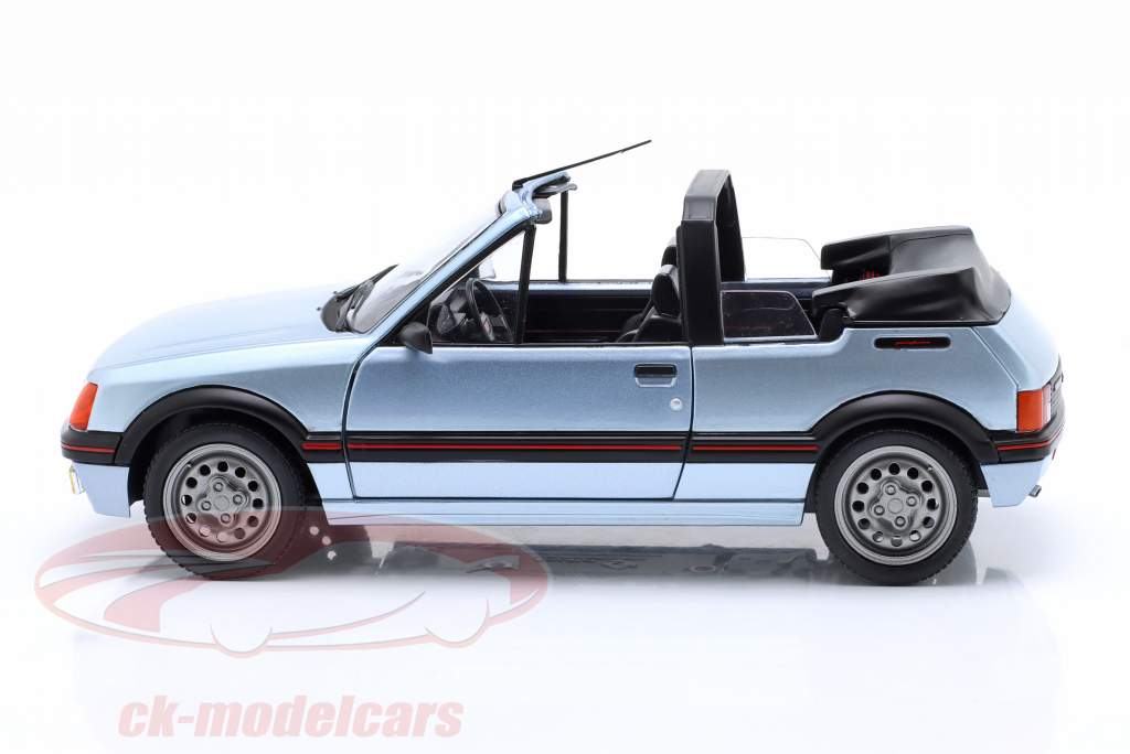 Peugeot 205 CTI Cabriolet Baujahr 1989 hellblau metallic 1:18 Solido