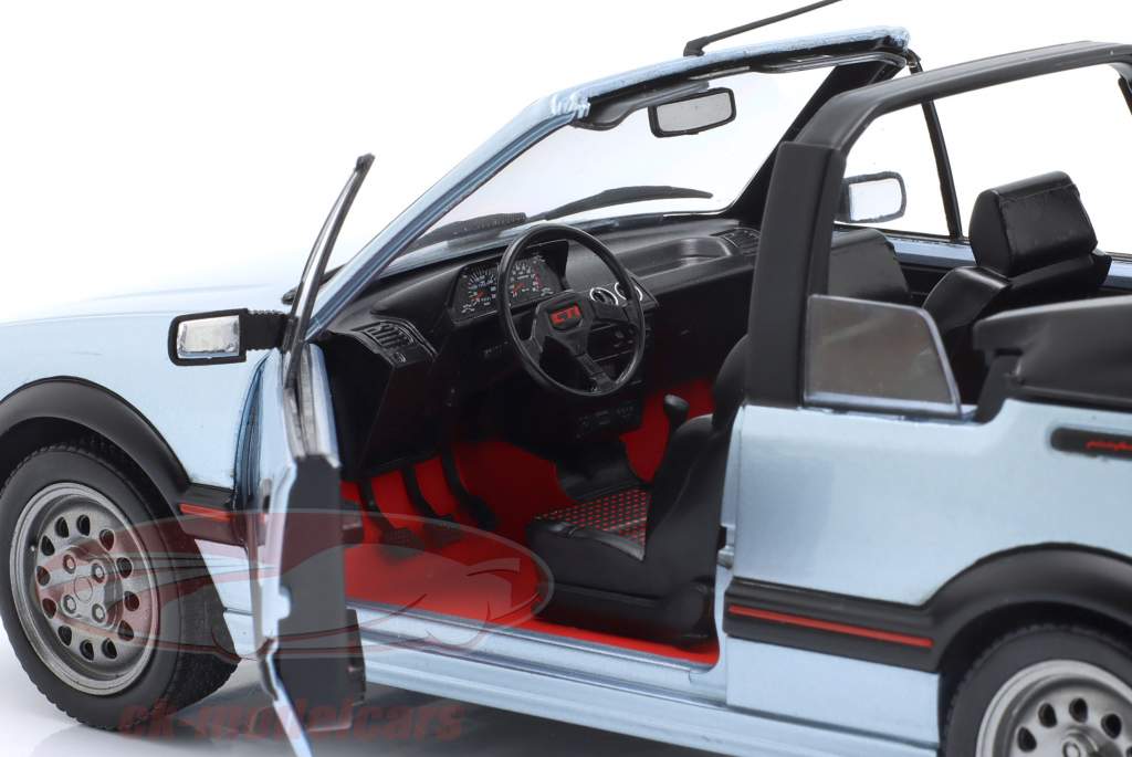 Peugeot 205 CTI cabriolet Byggeår 1989 Lyseblå metallisk 1:18 Solido